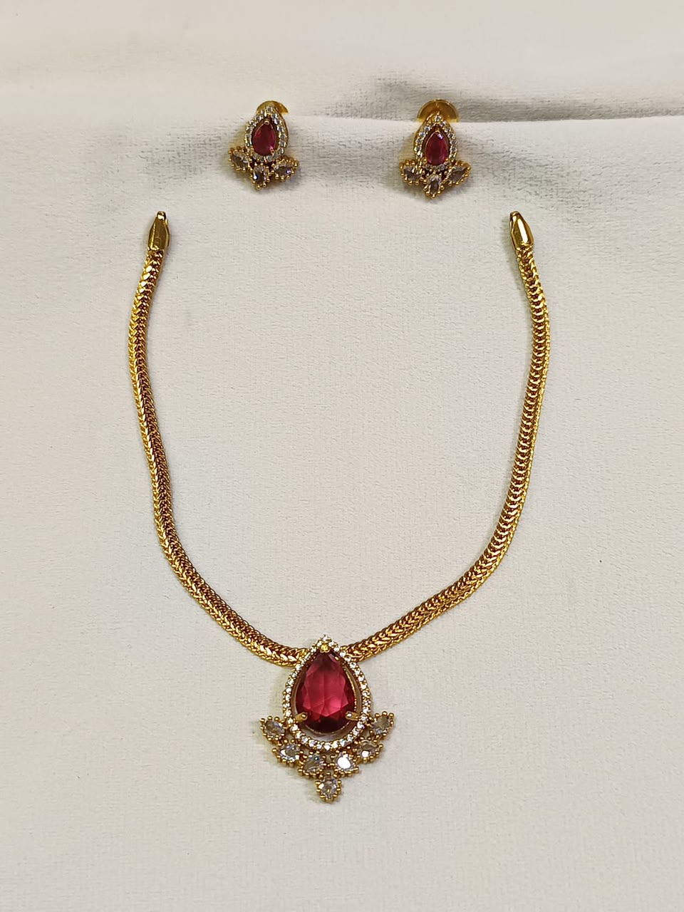 Beautiful vintage nan thad neckset with earrings