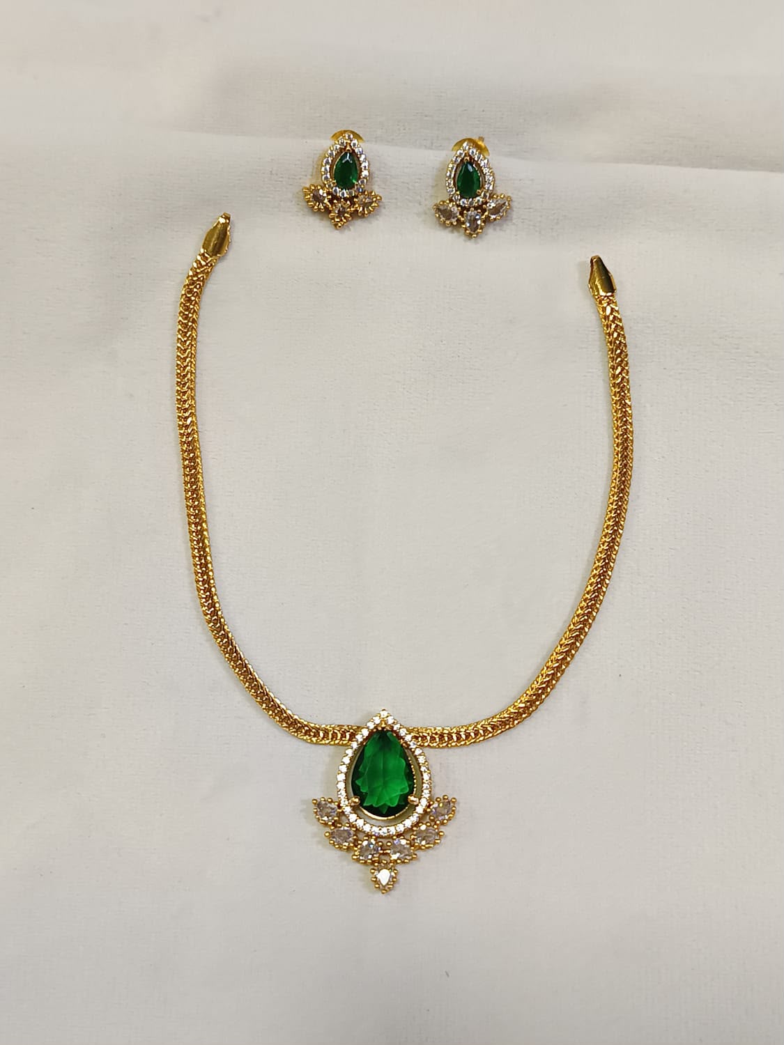 Beautiful vintage nan thad neckset with earrings