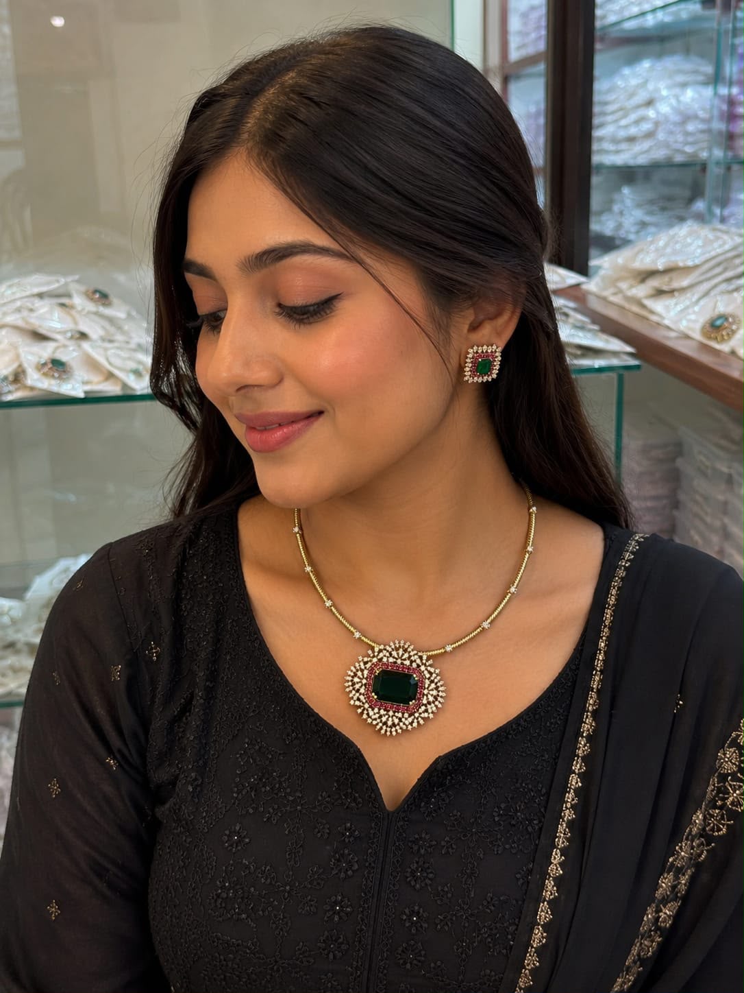 Beautiful emerald hasli necklace set
