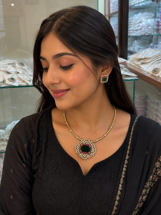 Beautiful emerald hasli necklace set
